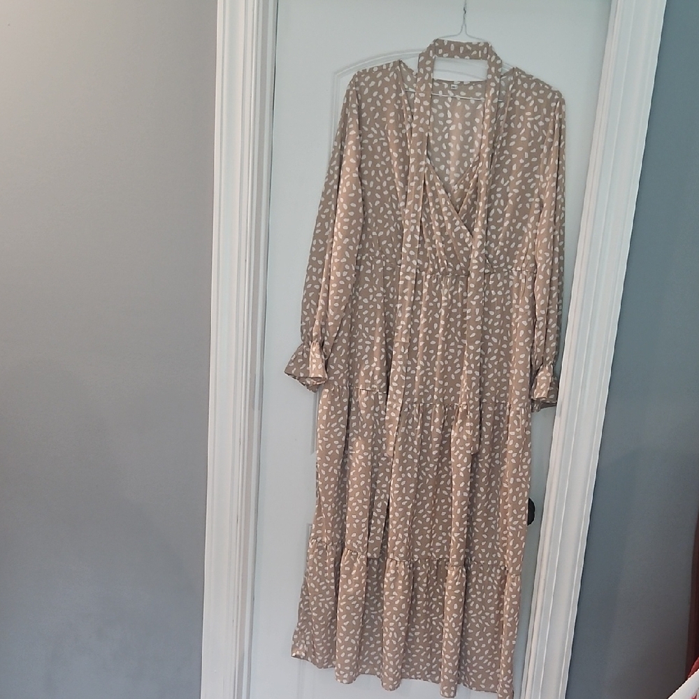 WOMENS 2XL TAN & WHITE DRESS